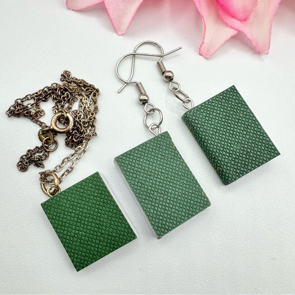Books Real Paper Earrings Pendant Set Teacher Librarian Whimsical Unique Unusual - Picture 7 of 11